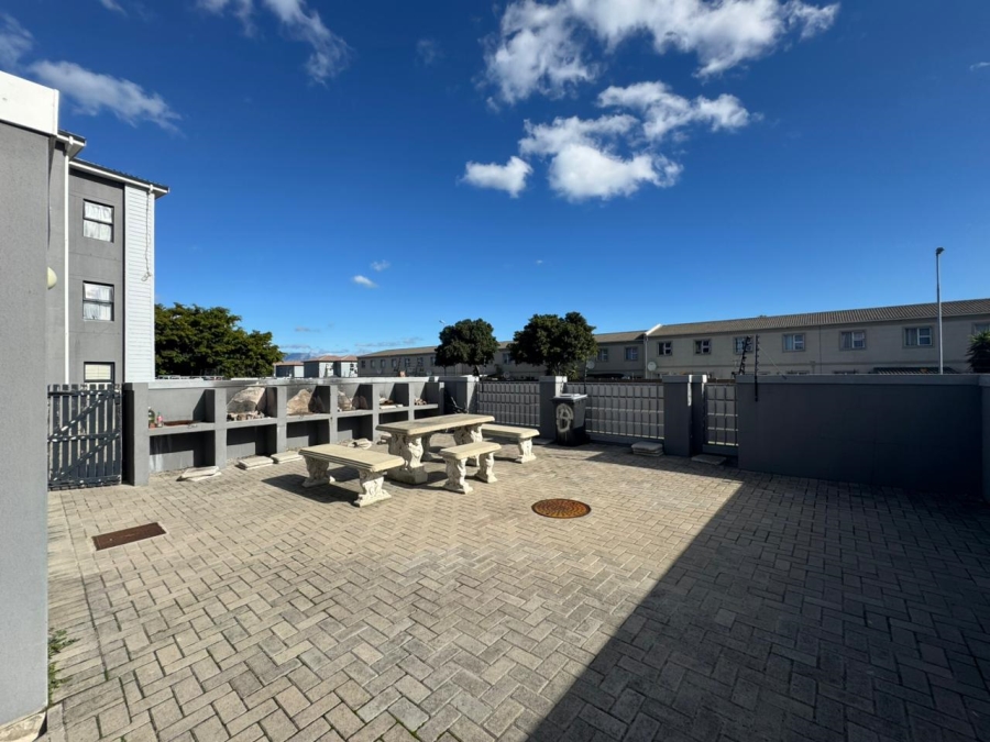 2 Bedroom Property for Sale in Parklands Western Cape